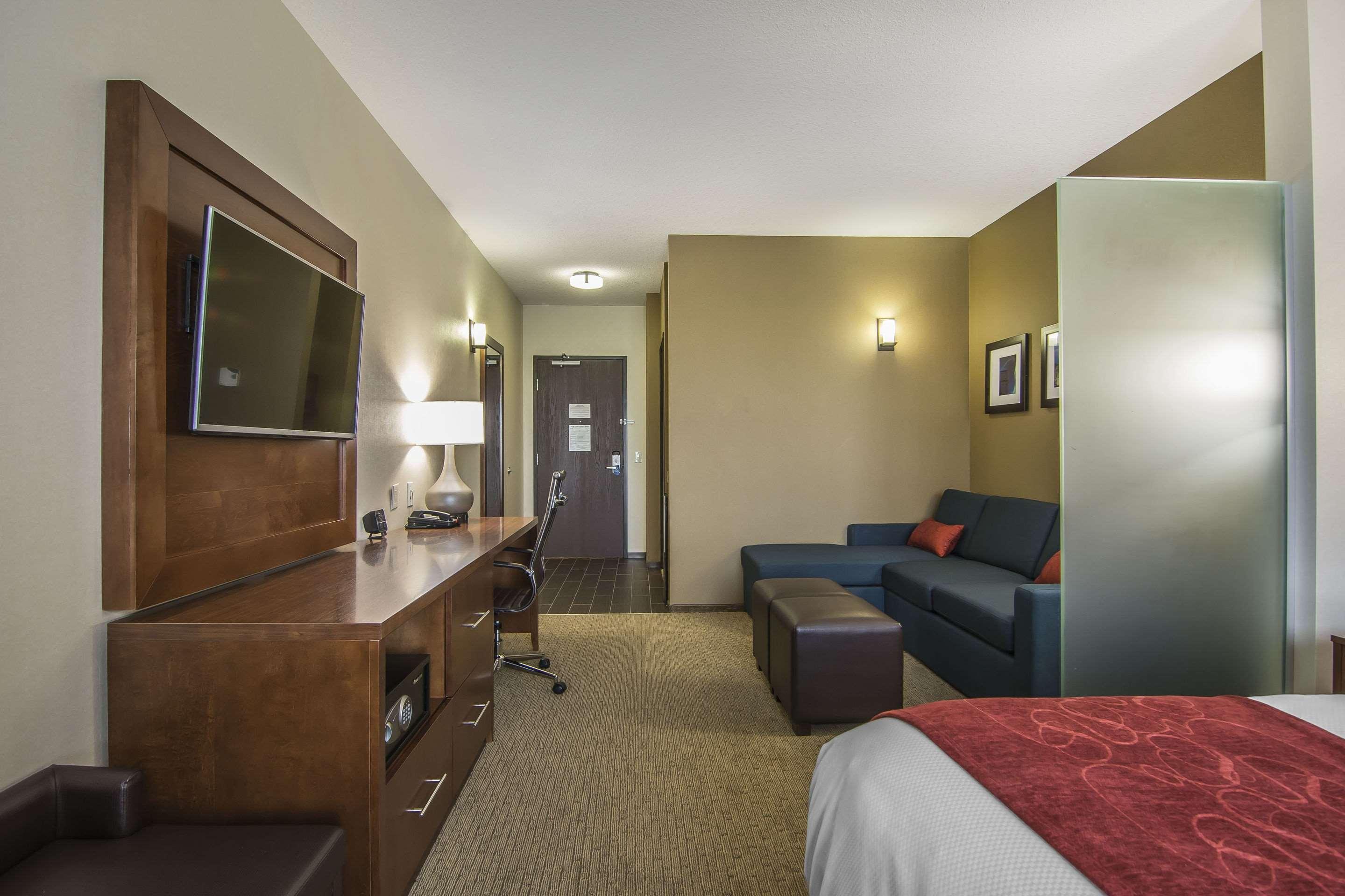 Comfort Suites Regina Exterior foto